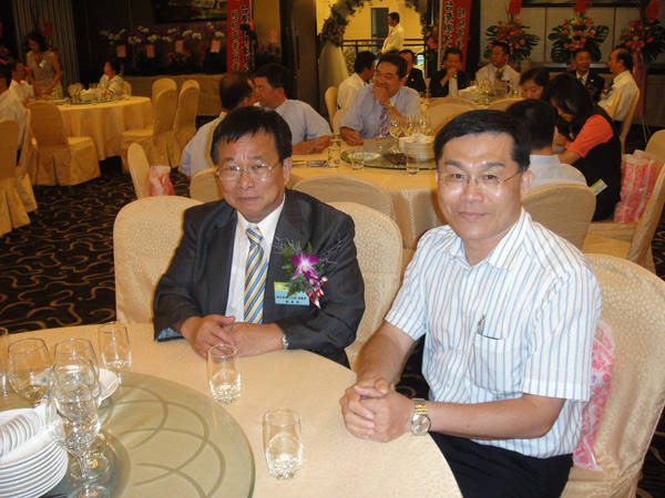 參加台南縣不動產仲介公會舉行『第四、五屆理事長暨理監事交接授證就職典禮』